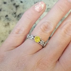 Yellow Circle Ring NWOT